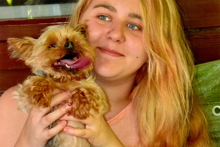 Michelle Emminger mit Hund im Jahr 2016